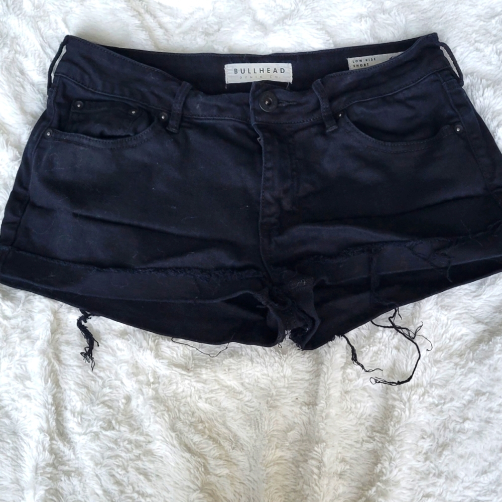 Bullhead Black denim shorts -low rise